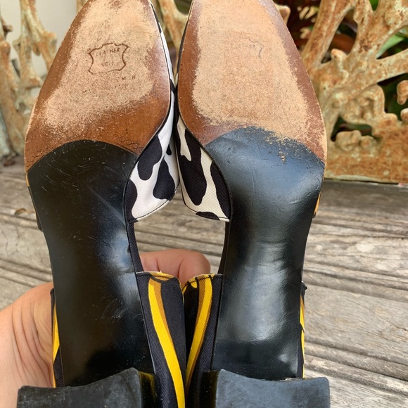 Stuart Weitzman Hold Link Shoes - Picture 5 of 10